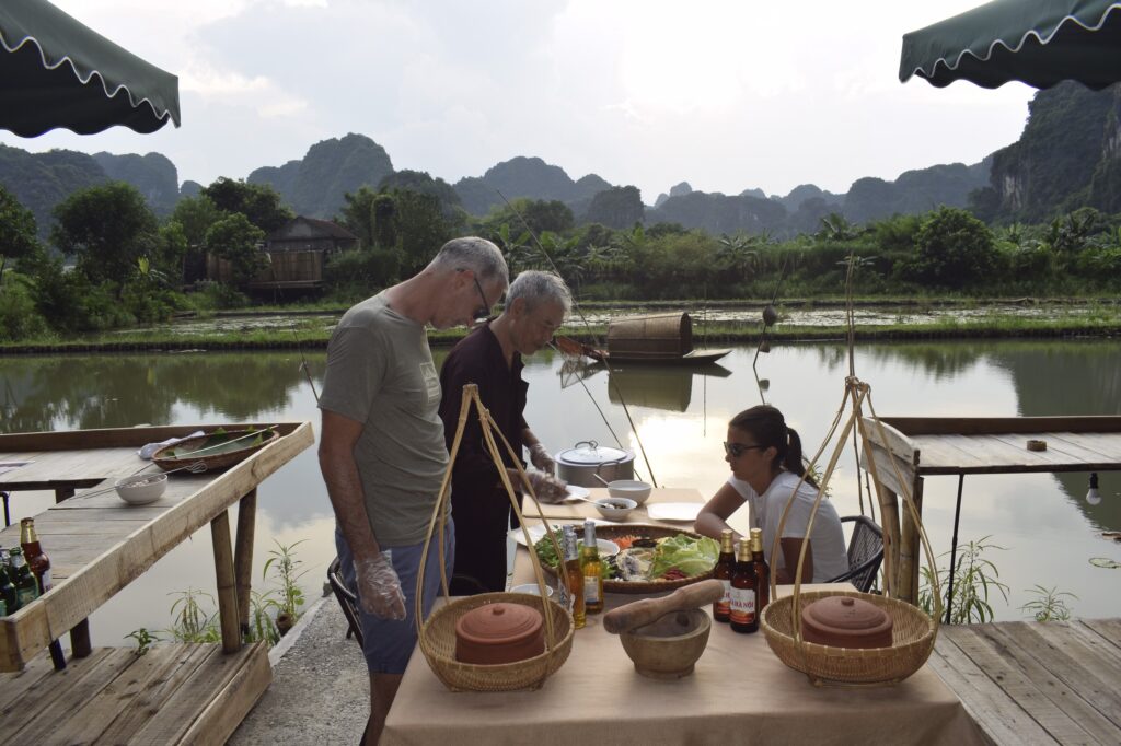 Nông trại Ốc và Gà truyền thống